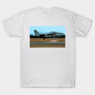 EA-18G Growler Super Hornet FCLP 2 T-Shirt